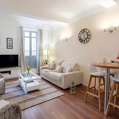 C17 2p Port Palais & Croisette 8mins Walk Balcony Apartament *